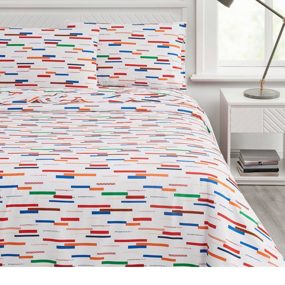 Brand New Crayola Twin 4 piece Sheet Set ***please read***